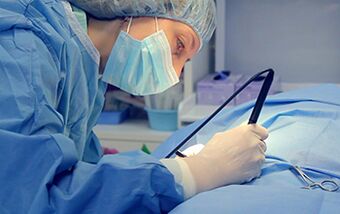 Хирург ер адамның фалласын ұлғайту үшін операция жасайды